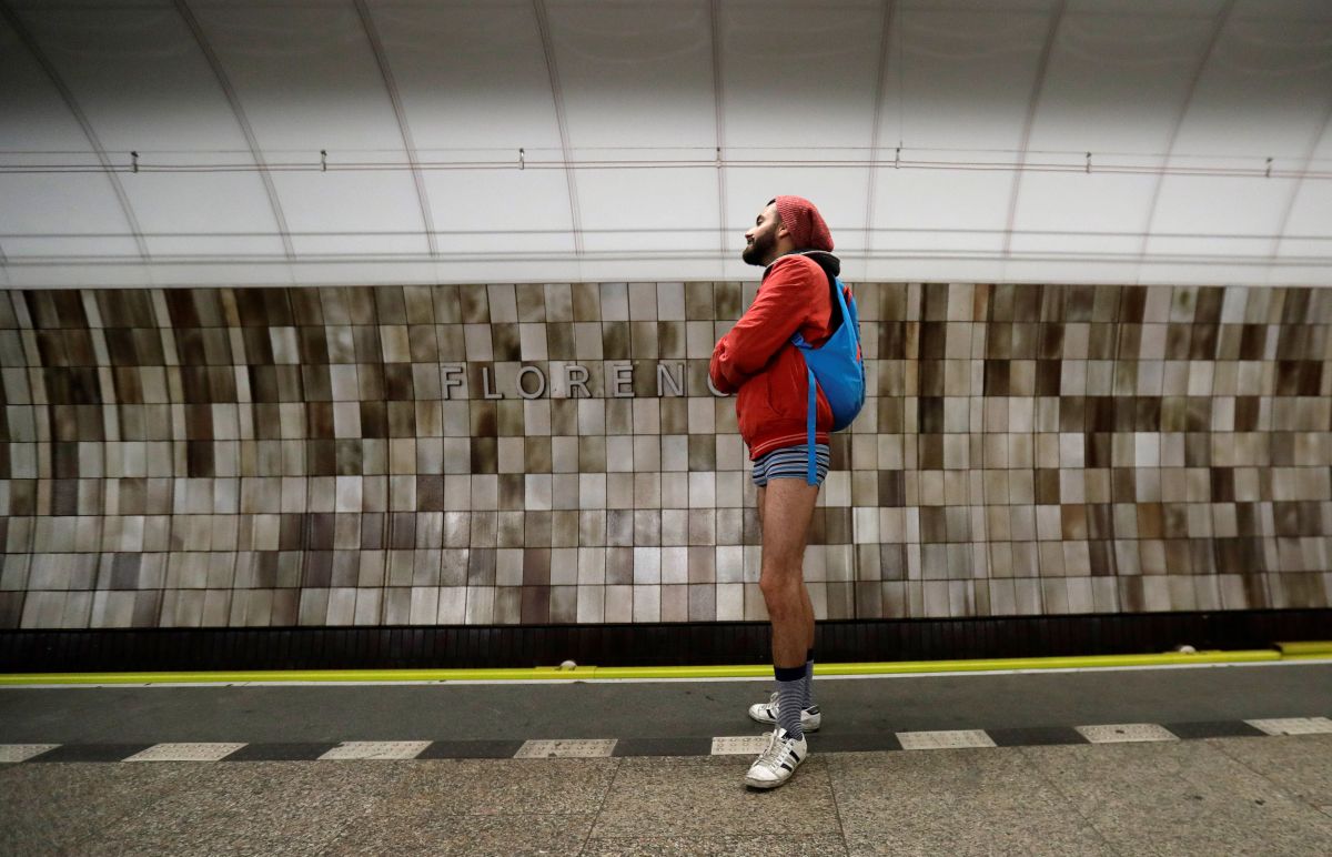 Фотография: В метро без штанов — 2018: по миру прокатился глобальный флешмоб №12 - BigPicture.ru