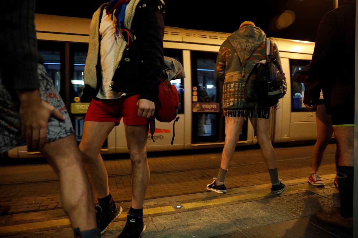 Фотография: В метро без штанов — 2018: по миру прокатился глобальный флешмоб №10 - BigPicture.ru