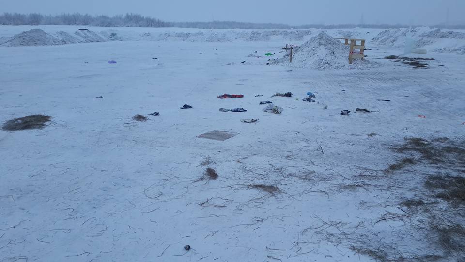 Фотография: Избавились от грехов и мусора: якутский волонтер собрал 14 пакетов мусора возле купели после Крещения №2 - BigPicture.ru