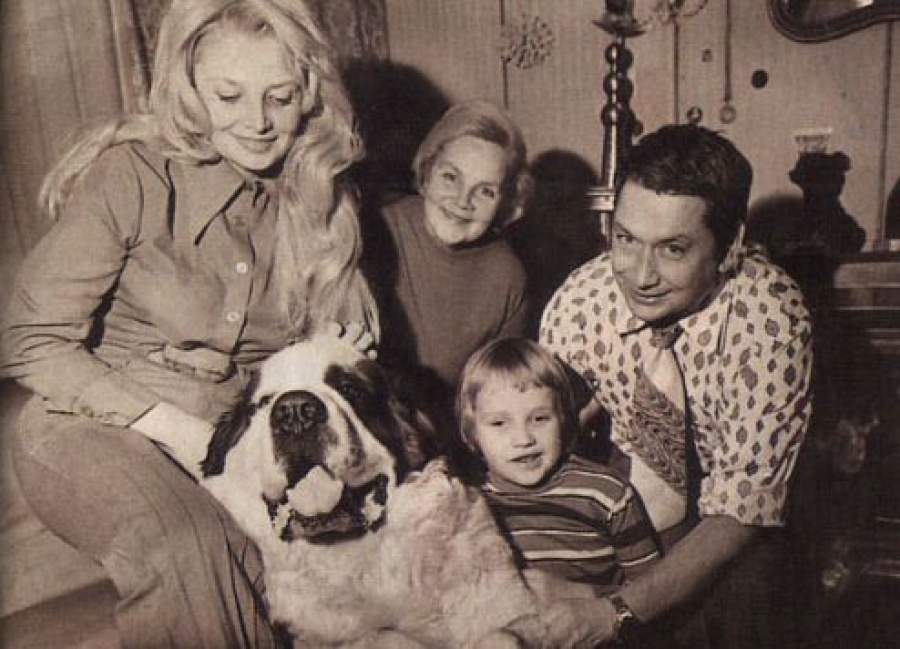 Фотография: Из личных архивов - трогательные семейные фото любимых с детства актеров №34 - BigPicture.ru