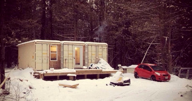 Фотография: Канадец построил дом из контейнеров и живет там даже в минус 30 №1 - BigPicture.ru