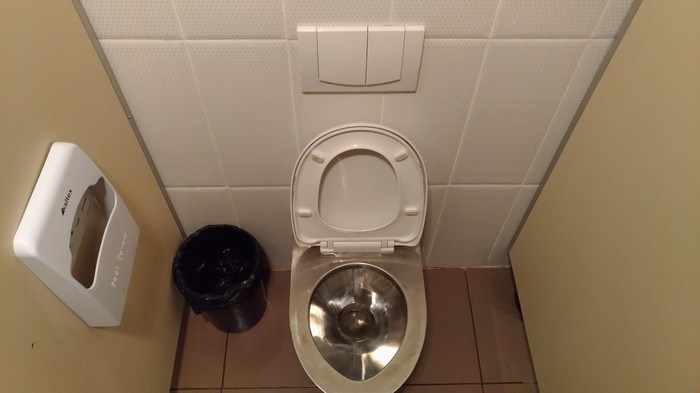 Фотография: В Москве обнаружен идеальный общественный туалет: чистый, антивандальный и с цветами №7 - BigPicture.ru