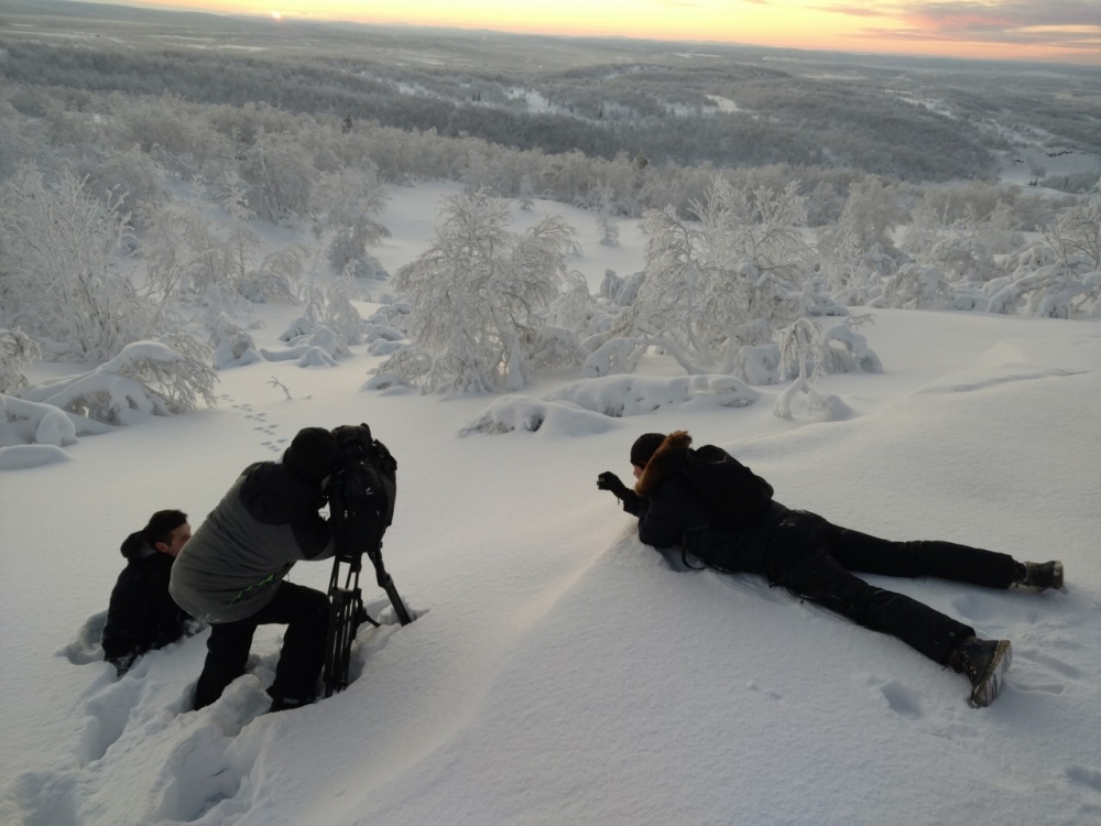 Фотография: Жители Мурманска собрались на сопке, чтобы встретить первый рассвет после полярной ночи №5 - BigPicture.ru