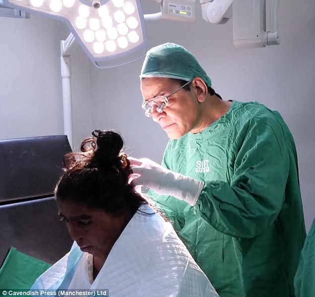 Фотография: Британский хирург бесплатно проводит трансплантацию бровей жертвам кислотных атак №2 - BigPicture.ru