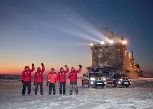 Установить рекорды и потрогать атомный ледокол: российская экспедиция покорила Арктику