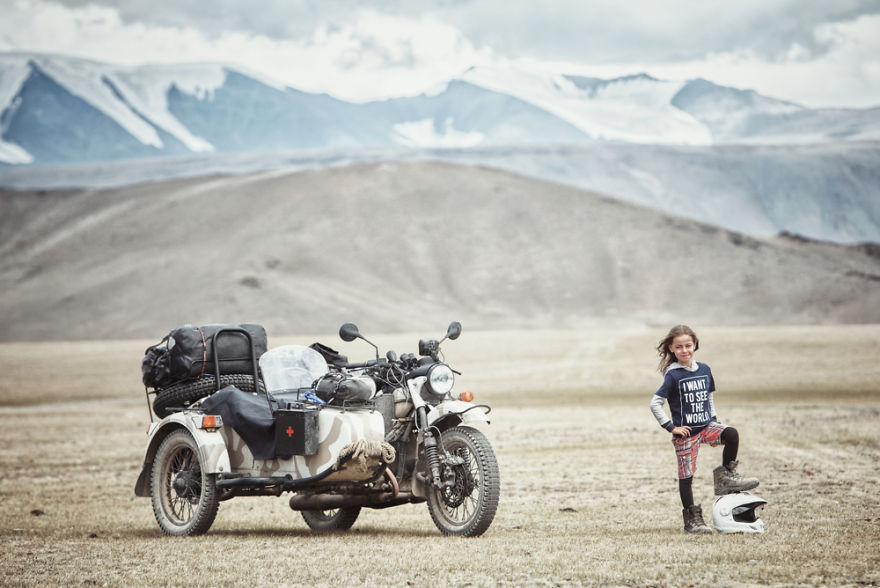 Фотография: Восточная сказка: фотограф провез семью на мотоцикле от Румынии до Монголии №4 - BigPicture.ru