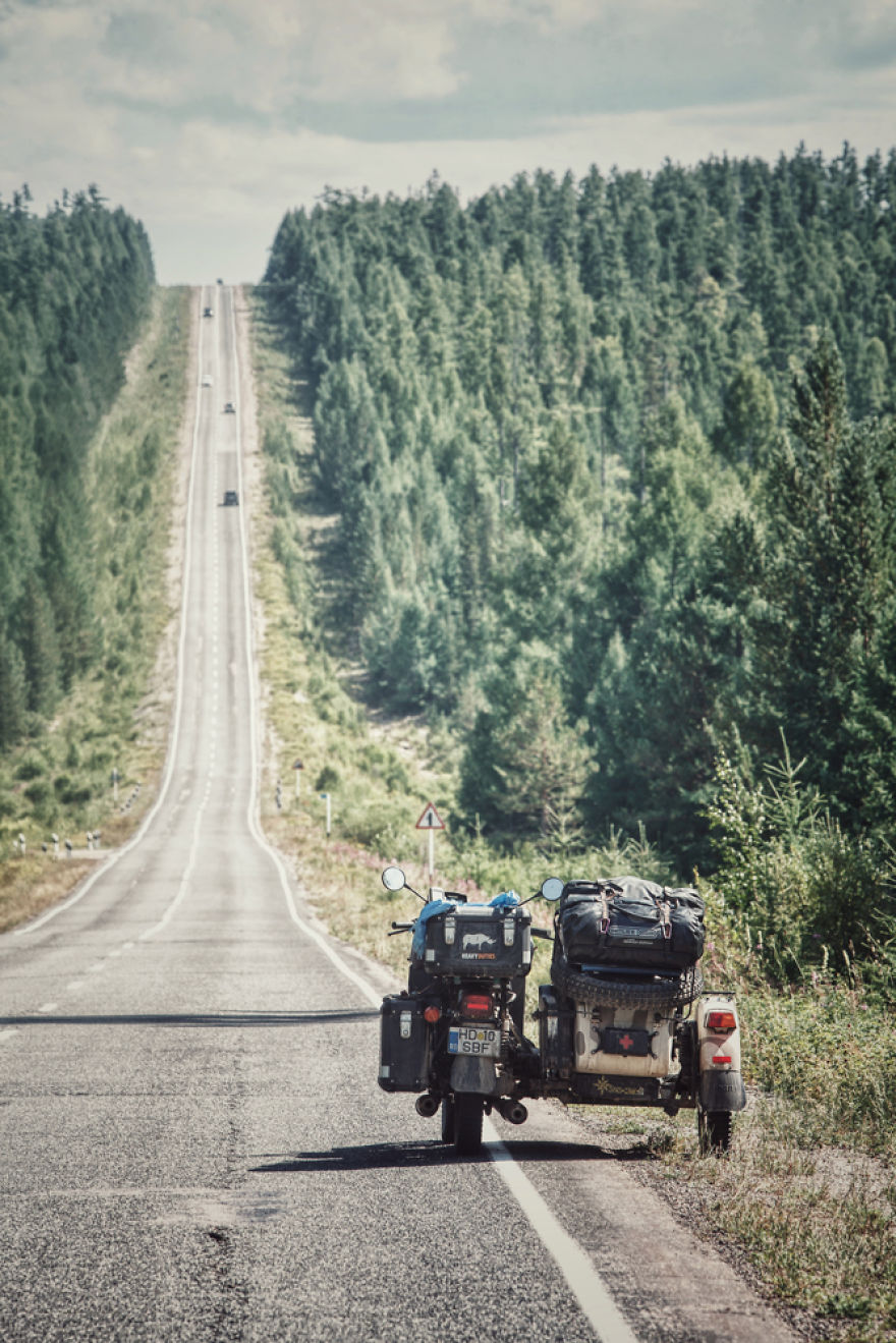 Фотография: Восточная сказка: фотограф провез семью на мотоцикле от Румынии до Монголии №13 - BigPicture.ru