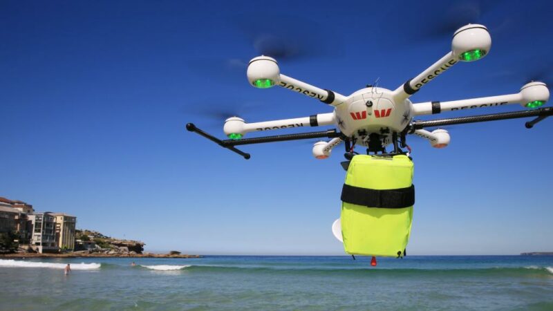 Фотография: Спасатели Малибу больше не у дел: в Австралии дрон впервые спас тонущих людей №1 - BigPicture.ru