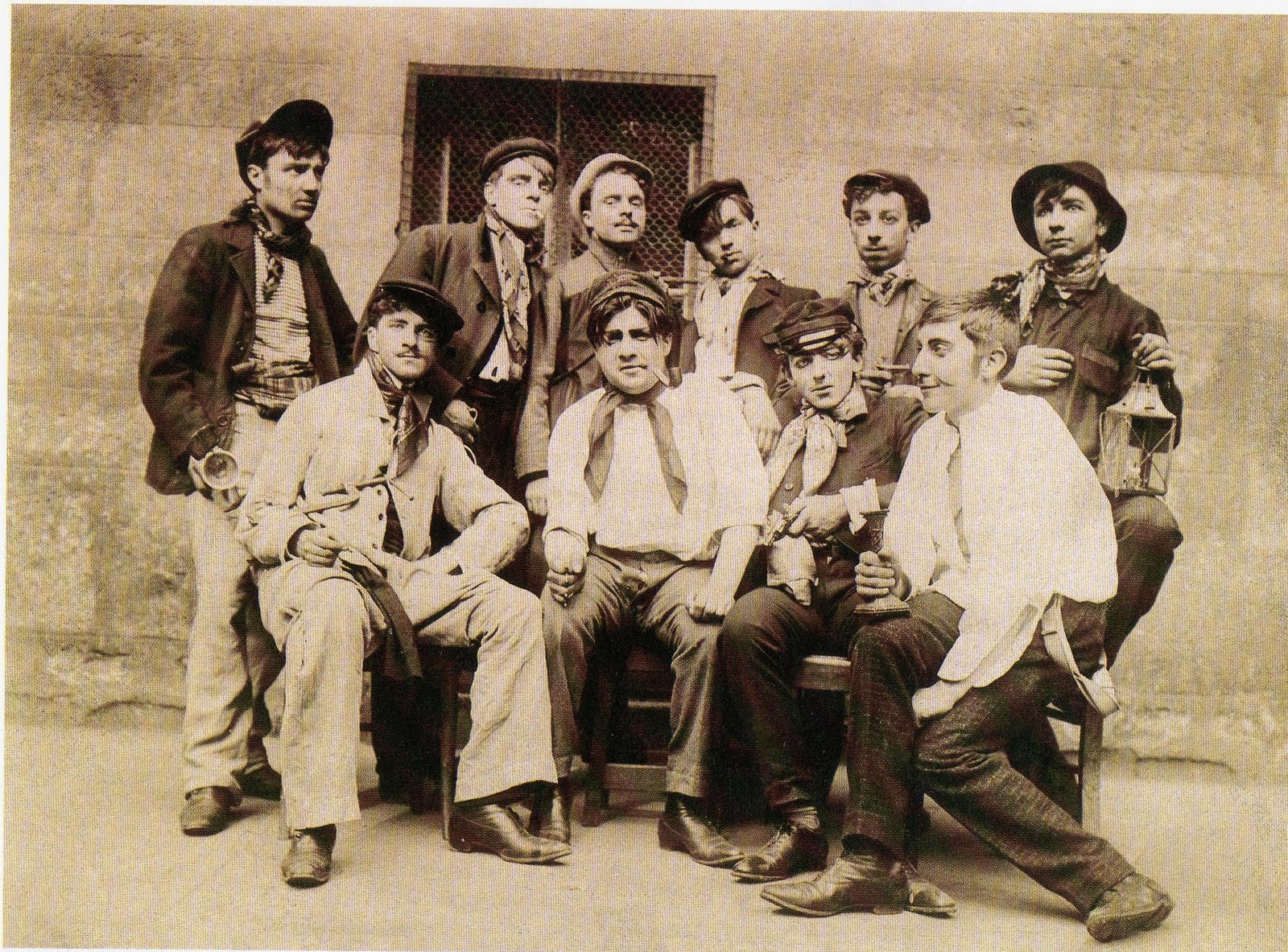 Фотография: Как апаши, французские гопники начала XX века, повлияли на мировую культуру №6 - BigPicture.ru
