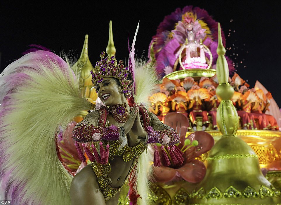 Фотография: Буйство плоти, пота и блесток: Рио-де-Жанейро захватил карнавал №14 - BigPicture.ru