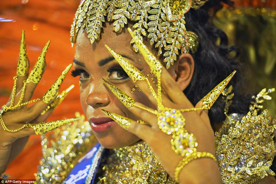 Фотография: Буйство плоти, пота и блесток: Рио-де-Жанейро захватил карнавал №18 - BigPicture.ru