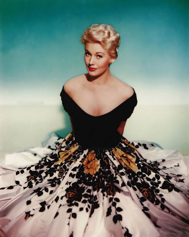 Фотография: Джентльмены предпочитают блондинок: 17 звездных красоток из 50-х, по которым могли бы сохнуть наши дедушки №30 - BigPicture.ru