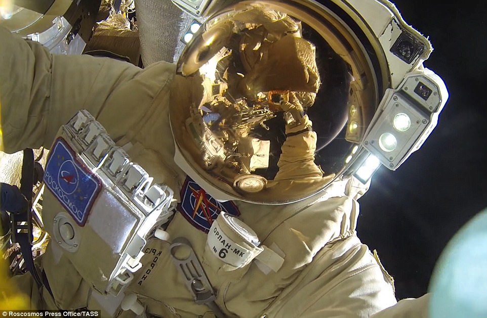 Фотография: Наш ответ Илону Маску: российские космонавты побили рекорд по пребыванию в космосе №3 - BigPicture.ru