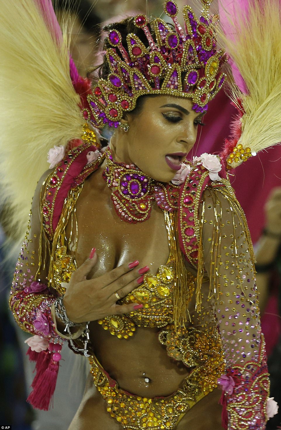 Фотография: Буйство плоти, пота и блесток: Рио-де-Жанейро захватил карнавал №4 - BigPicture.ru