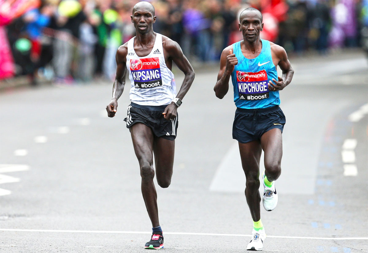 Фотография: За гранью человеческих возможностей: как кениец установил мировой рекорд, пробежав 42 км за 2 часа №6 - BigPicture.ru