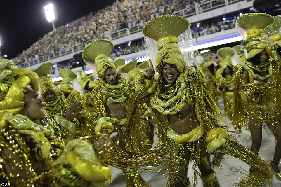 Фотография: Буйство плоти, пота и блесток: Рио-де-Жанейро захватил карнавал №7 - BigPicture.ru