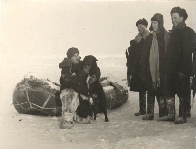 Фотография: Как советская экспедиция создала первую в мире полярную дрейфующую станцию на льдине №7 - BigPicture.ru