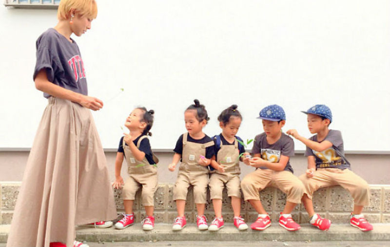 Фотография: Трогательный инстаграм японской мамы, у которой девочки-тройняшки и мальчики-близнецы №1 - BigPicture.ru