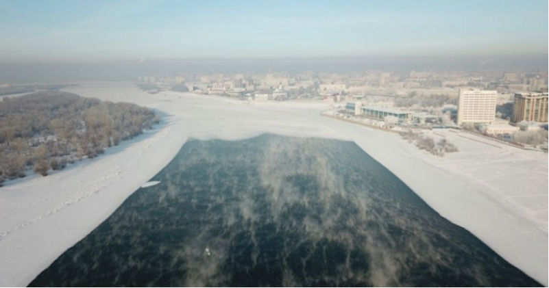 Фотография: На Иртыше при 30-градусных морозах не замерзает вода, и никто не знает почему №1 - BigPicture.ru