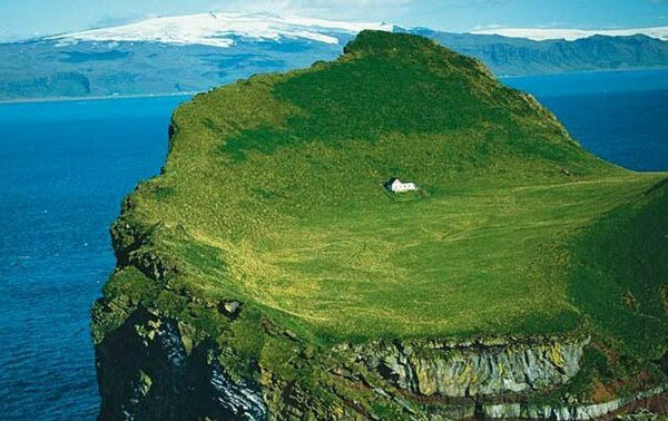 Загадка самого одинокого дома Исландии