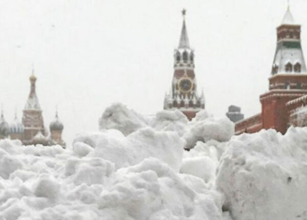 Самый сильный снегопад в Москве за всю историю метеонаблюдений: фото в Instagram