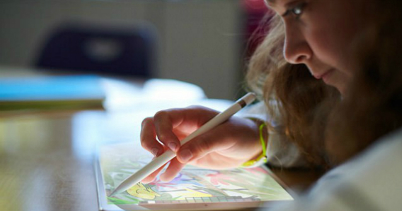Фотография: Препарировать лягушек и делать домашнее задание в виртуальной реальности: что умеет новый iPad для школьников №1 - BigPicture.ru