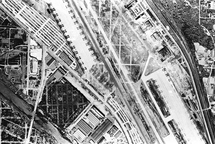 Фотография: Как во время Второй мировой в США построили поддельный город, чтобы обмануть фашистов №11 - BigPicture.ru
