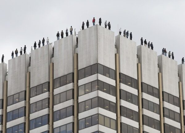 Зачем на крыше лондонского небоскреба стоят статуи 84 мужчин
