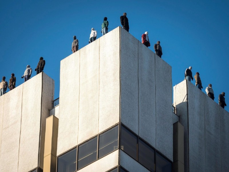 Фотография: Зачем на крыше лондонского небоскреба стоят статуи 84 мужчин №3 - BigPicture.ru