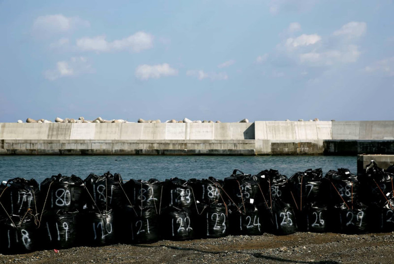 Фотография: Жизнь как в тюрьме: побережье Японии, пострадавшее от цунами 2011 года, обнесли 12-метровой стеной №14 - BigPicture.ru
