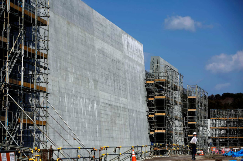 Фотография: Жизнь как в тюрьме: побережье Японии, пострадавшее от цунами 2011 года, обнесли 12-метровой стеной №15 - BigPicture.ru