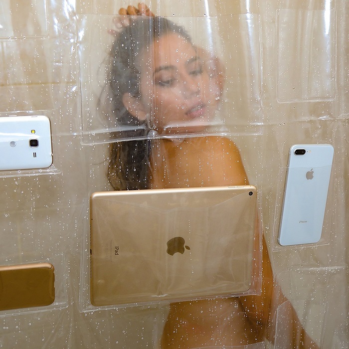 Фотография: В продаже появился девайс для тех, кто не может расстаться со смартфоном даже в душе №5 - BigPicture.ru