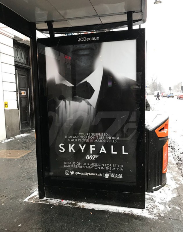 Фотография: На улицах Лондона появились постеры к известным фильмам, где белых актеров заменили темнокожими №2 - BigPicture.ru