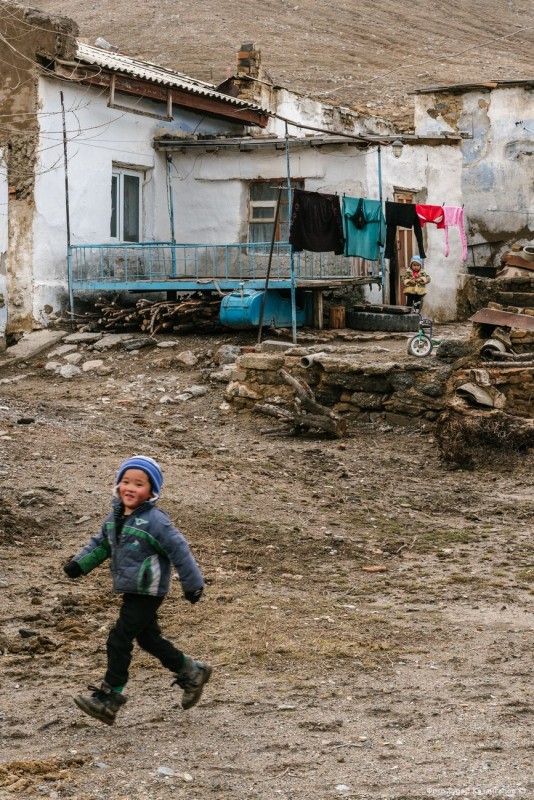 Фотография: Как выживают люди в забытом и затерянном в горах казахстанском поселке Ачисай №28 - BigPicture.ru
