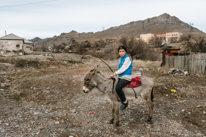 Фотография: Как выживают люди в забытом и затерянном в горах казахстанском поселке Ачисай №2 - BigPicture.ru