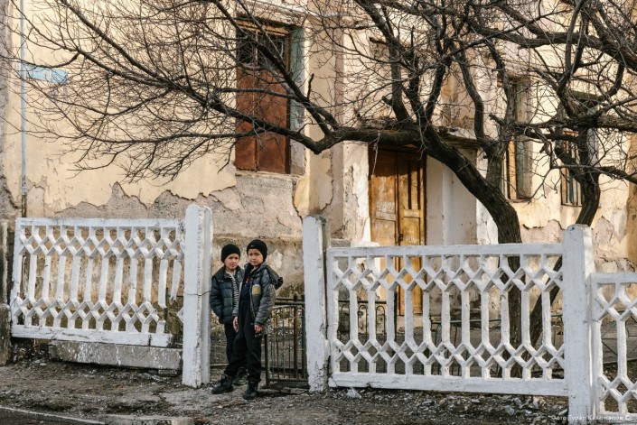 Фотография: Как выживают люди в забытом и затерянном в горах казахстанском поселке Ачисай №47 - BigPicture.ru