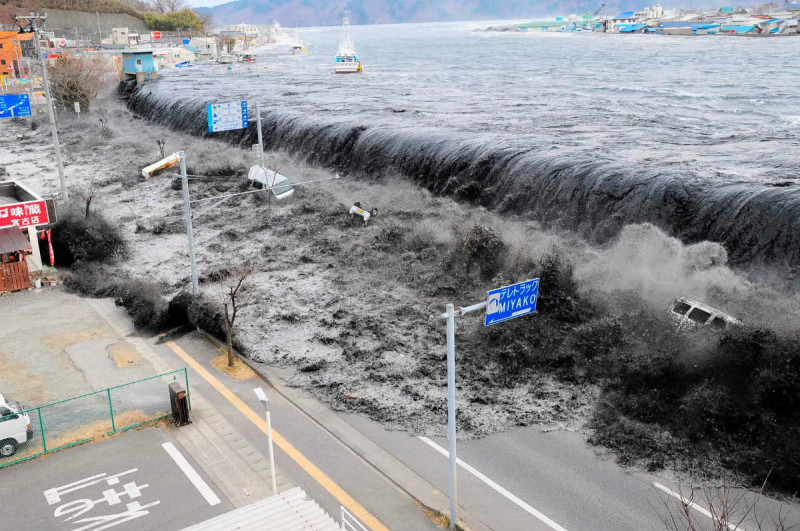 Фотография: Жизнь как в тюрьме: побережье Японии, пострадавшее от цунами 2011 года, обнесли 12-метровой стеной №6 - BigPicture.ru