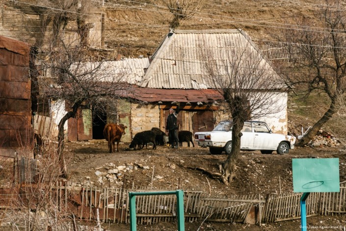 Фотография: Как выживают люди в забытом и затерянном в горах казахстанском поселке Ачисай №53 - BigPicture.ru