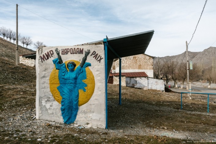 Фотография: Как выживают люди в забытом и затерянном в горах казахстанском поселке Ачисай №5 - BigPicture.ru