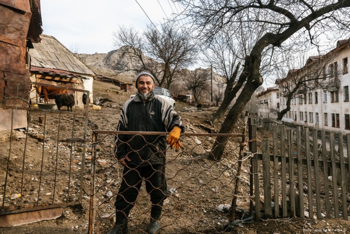 Фотография: Как выживают люди в забытом и затерянном в горах казахстанском поселке Ачисай №54 - BigPicture.ru