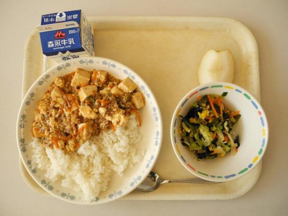 Фотография: Рис и рыба как часть образования: как японских детей учат правильно питаться №6 - BigPicture.ru