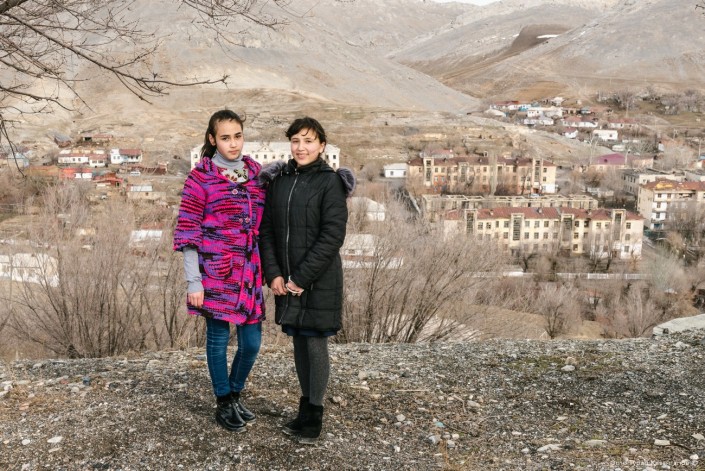 Фотография: Как выживают люди в забытом и затерянном в горах казахстанском поселке Ачисай №60 - BigPicture.ru