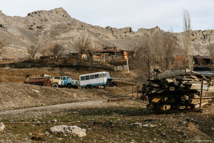 Фотография: Как выживают люди в забытом и затерянном в горах казахстанском поселке Ачисай №61 - BigPicture.ru