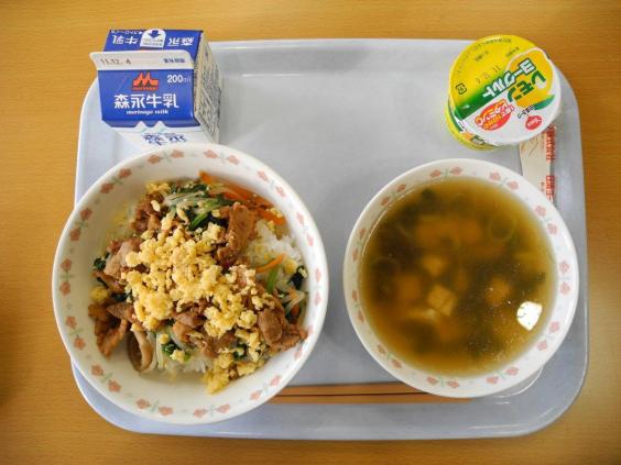 Фотография: Рис и рыба как часть образования: как японских детей учат правильно питаться №9 - BigPicture.ru