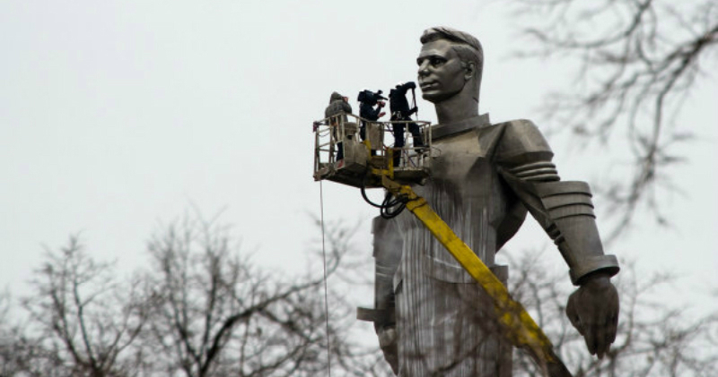 Фотография: Бывший инженер главного проектного института СССР рассказал, почему могут рухнуть памятник Гагарину и ракета 