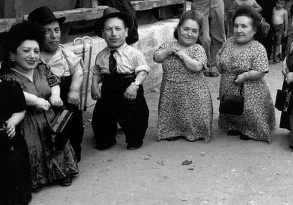 Как карликовый рост помог семье евреев-музыкантов Овиц пережить эксперименты в Освенциме