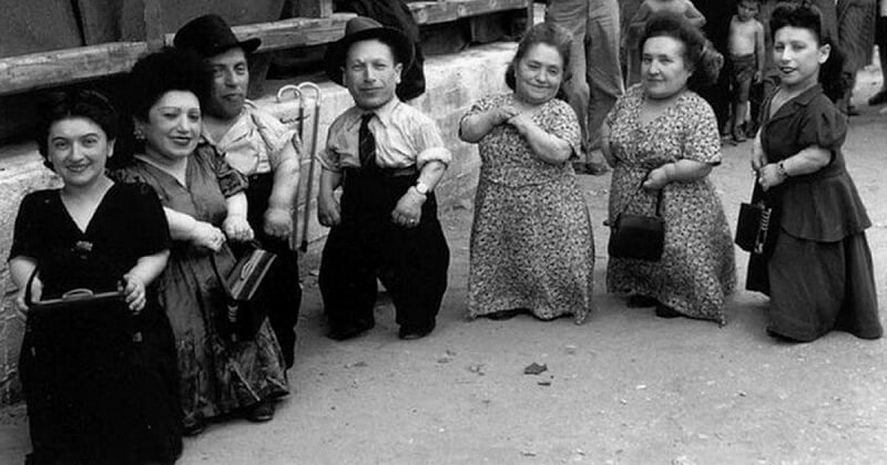 Фотография: Как карликовый рост помог семье евреев-музыкантов Овиц пережить эксперименты в Освенциме №1 - BigPicture.ru