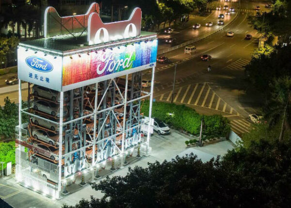 В Китае появился первый торговый автомат для продажи автомобилей