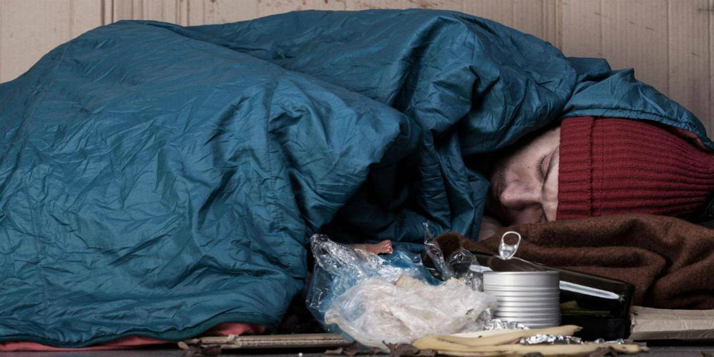 Фотография: Бездомному отдали старый телефон, и он от скуки завел твиттер. Сейчас у него 30 тысяч подписчиков, жилье и работа №3 - BigPicture.ru