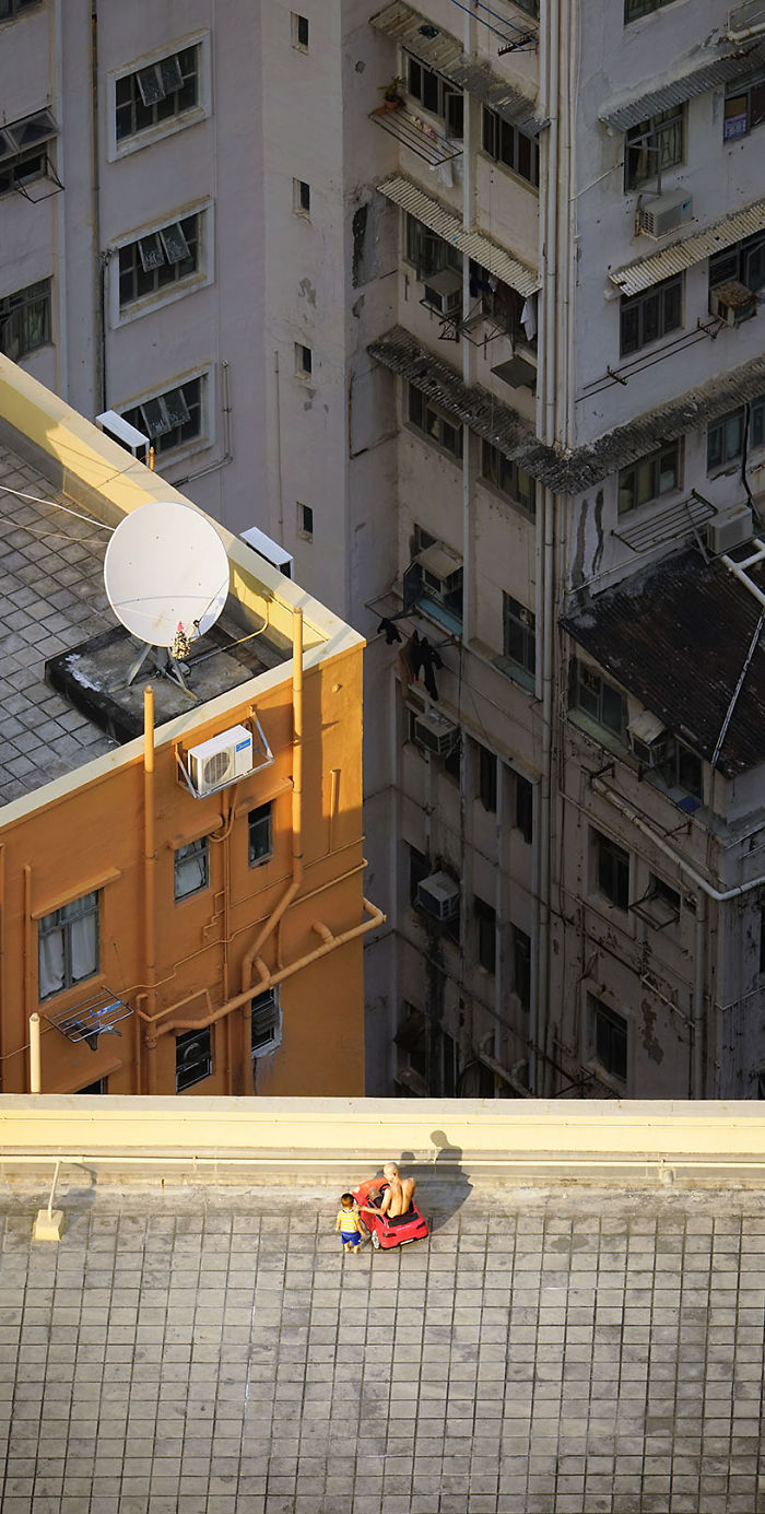 Фотография: Француз подглядывает за жителями Гонконга на крышах небоскребов №3 - BigPicture.ru